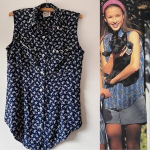 Floral Sleeveless Button-Up‎ Blouse